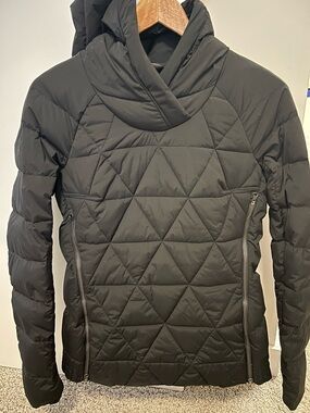 Lululemon fluffed up pullover jacket